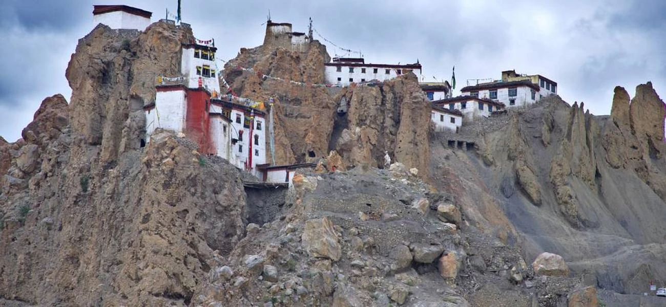 Dhankar gompa – klášter, který se rozpadá Dhankar gompa – klášter, který se rozpadá