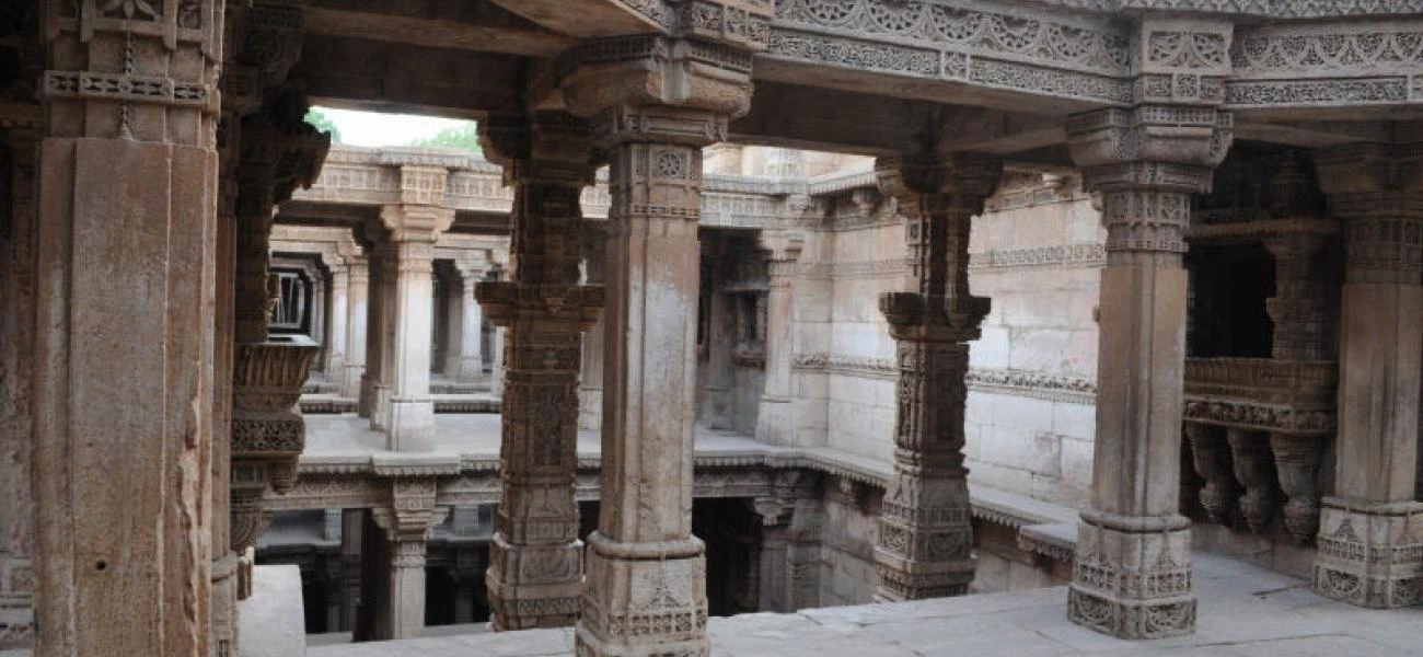 patrová studna Adalaj patrová studna Adalaj