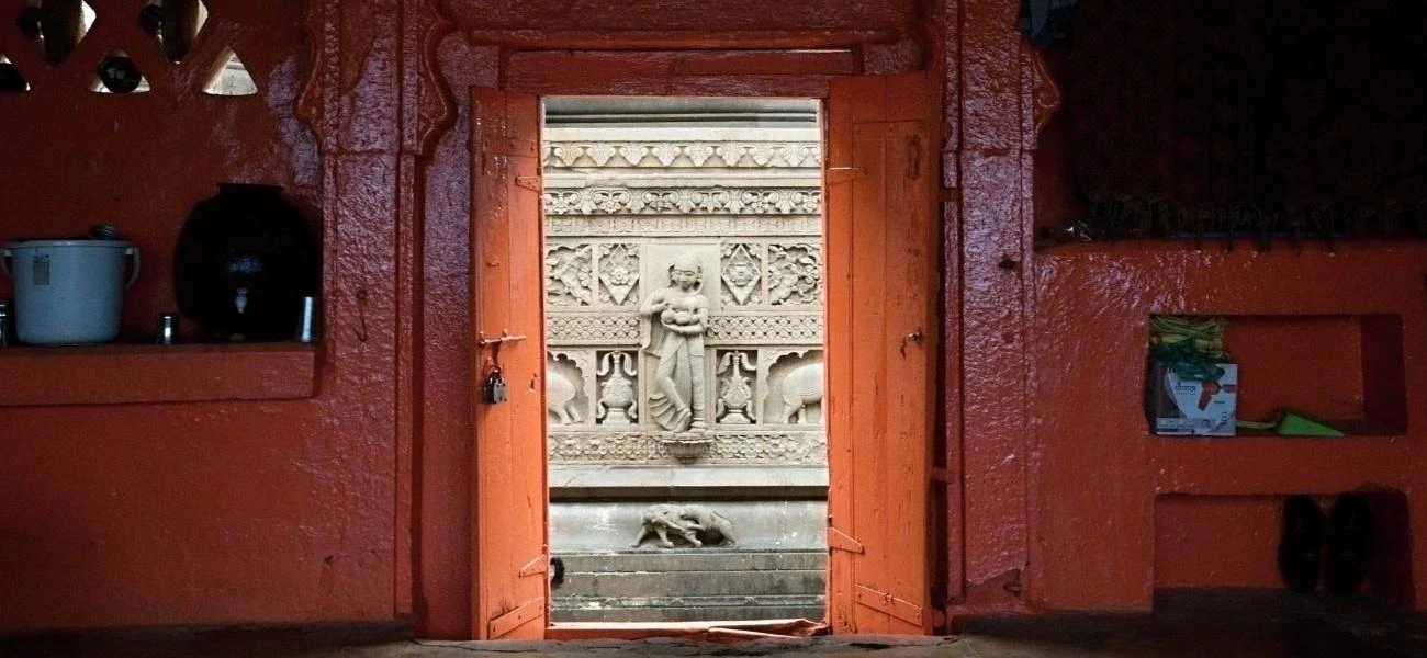 Narmada parikrama: Od chrámů po chatrče – jak vypadá nocleh na pouti