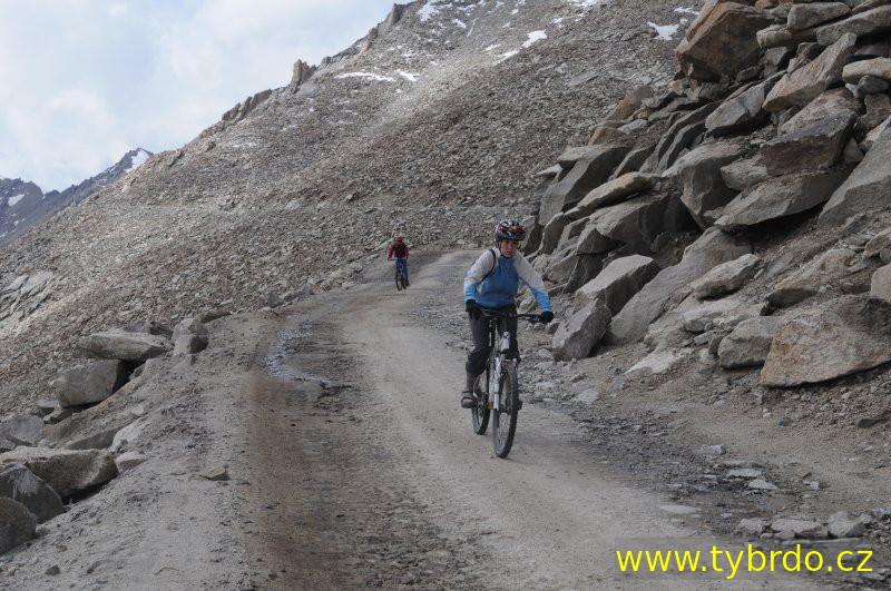 Na kole z Khardung La