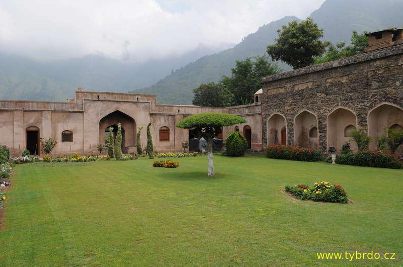 Zahrada Pari Mahal v Kašmíru