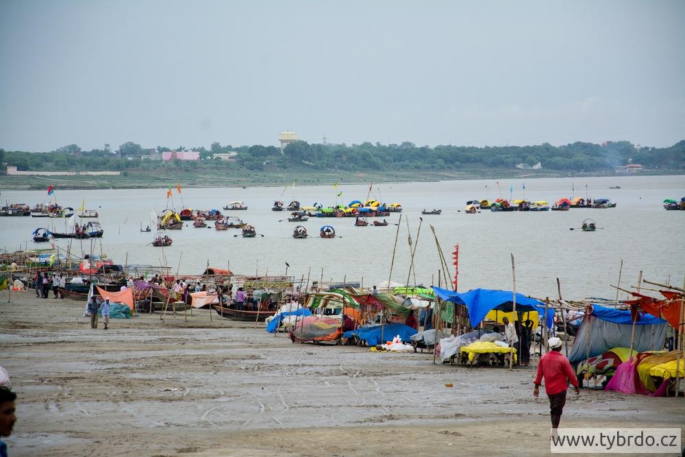 Triveni Sangam v Prayag, soutok Gangy, Jamuny a Saraswati