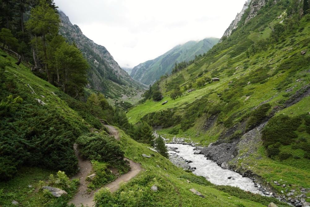 Údolí mezi Keylong a Duggi cestou ke Kugti pass