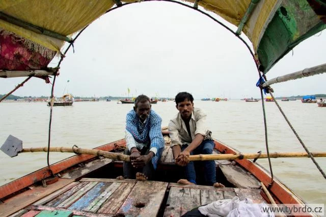 Triveni Sangam v Prayag, soutok Gangy, Jamuny a Saraswati